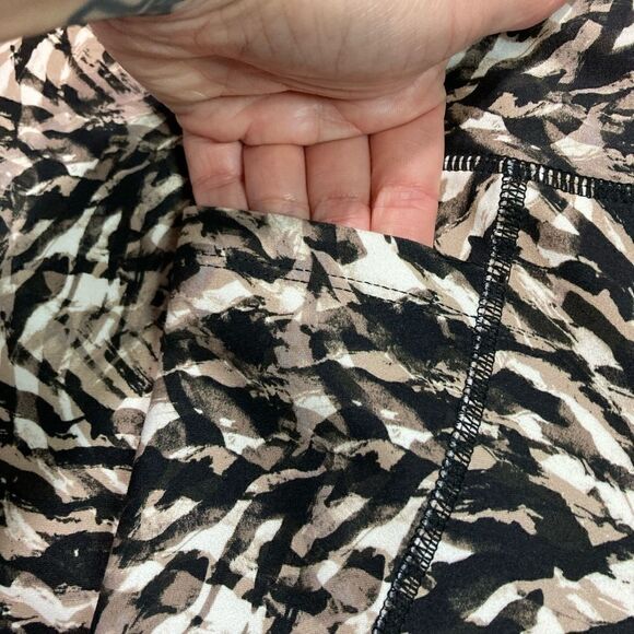 NWT Animal Print Jones New York Active Leggings - Picture 3 of 12